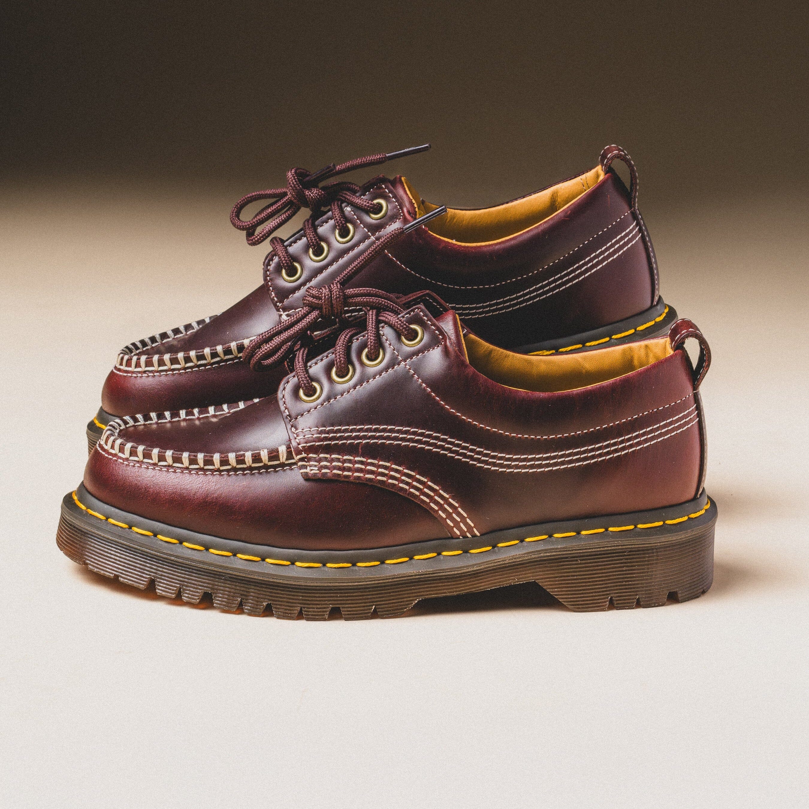 Dr. Martens | Lowell "Cherry Red"
