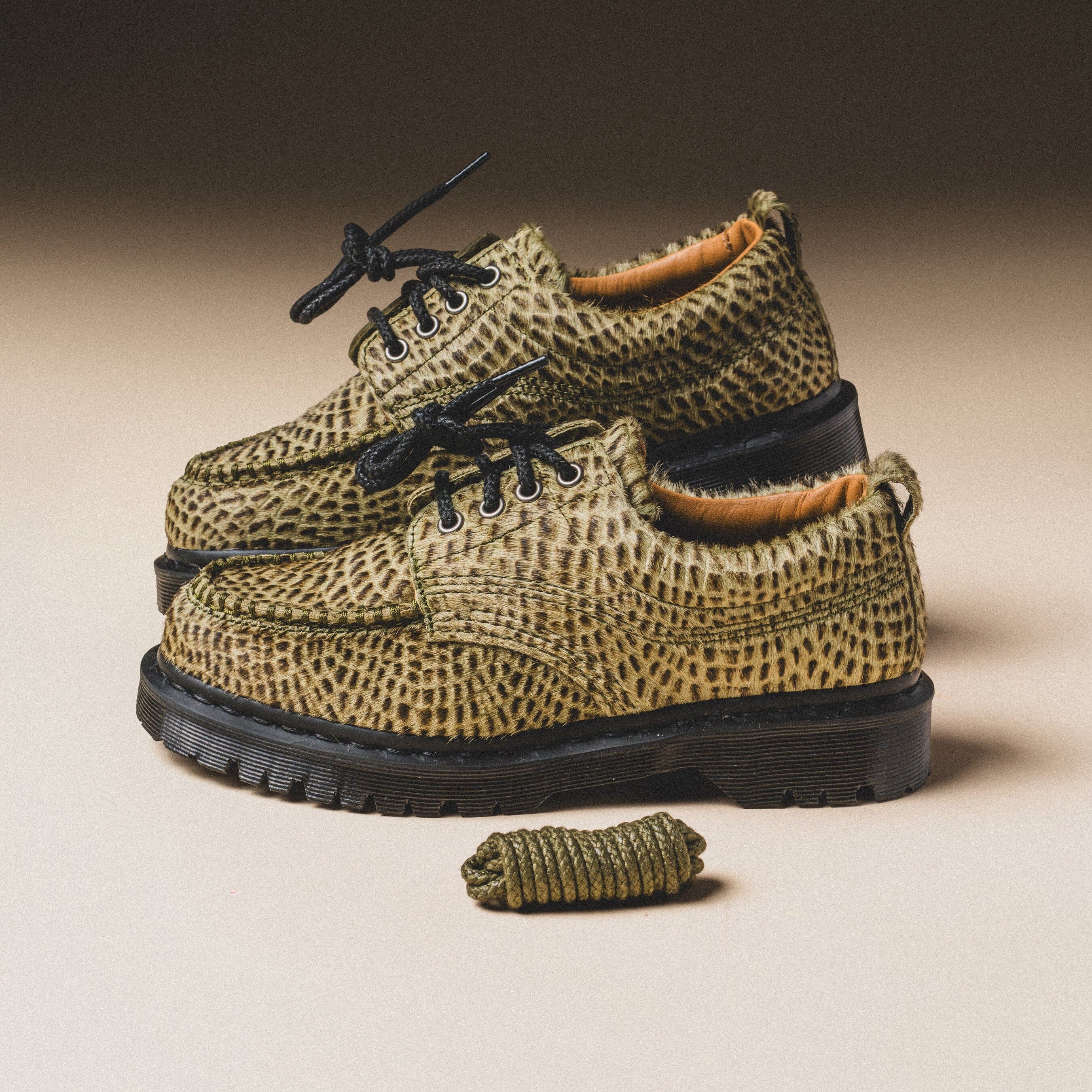 Dr. Martens | Lowell "Olive Green" (Pebble Embossed Hair On)