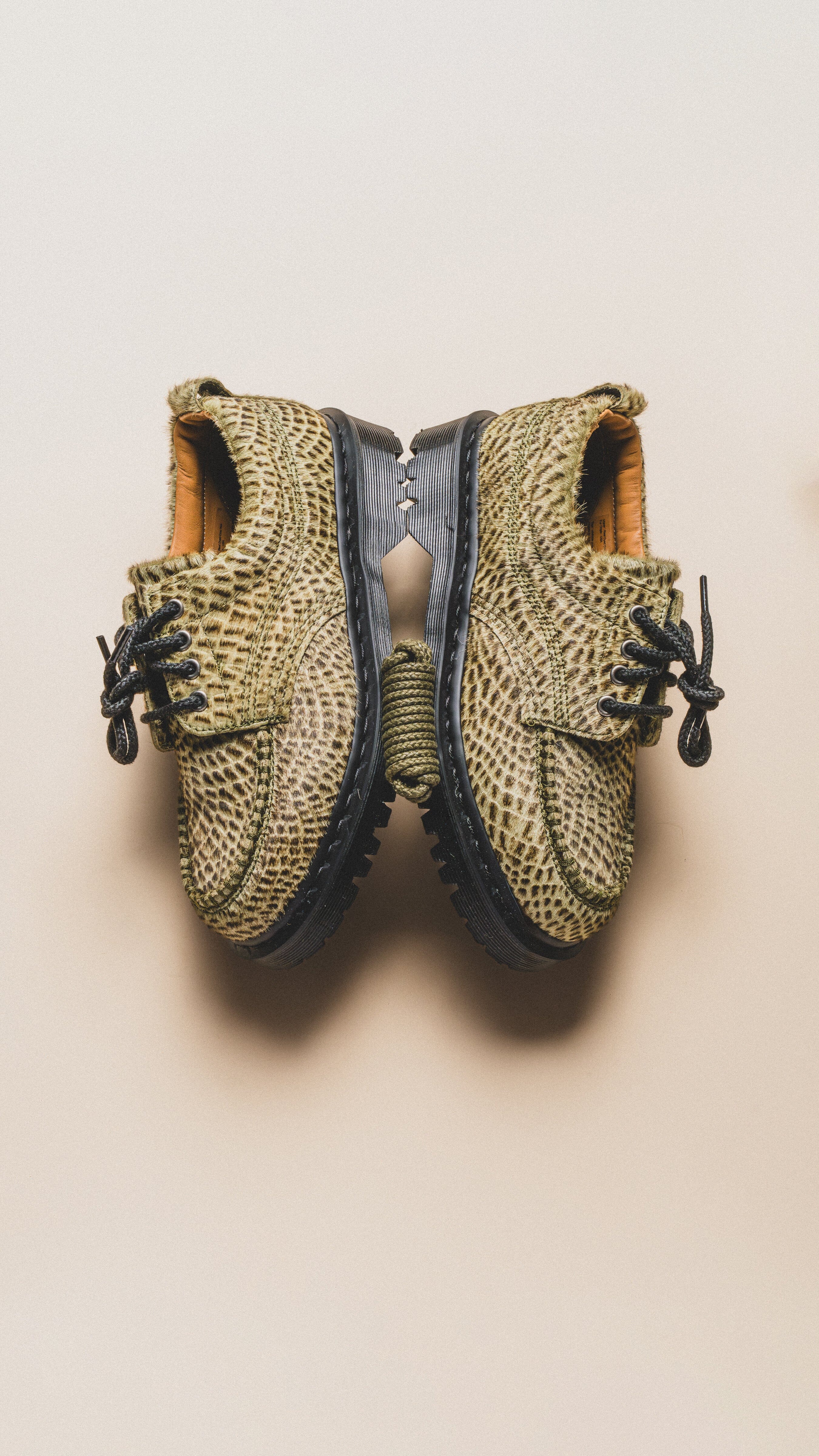 Dr. Martens | Lowell "Olive Green" (Pebble Embossed Hair On) - Image 3