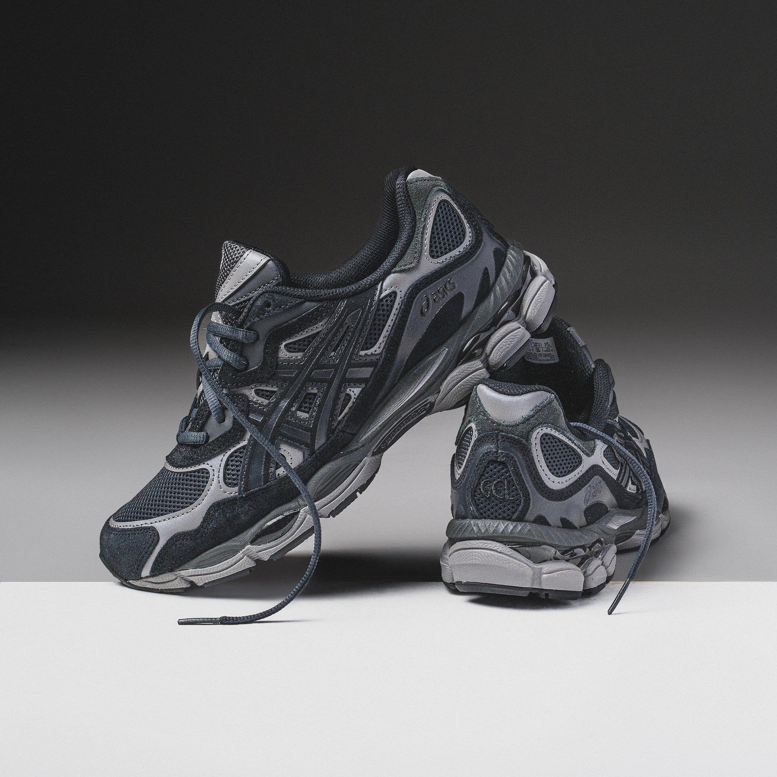 MENS ASICS | Gel- NYC (Graphite/ Black) - Image 3